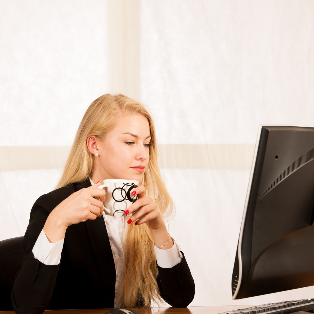 IPP woman coffee computer